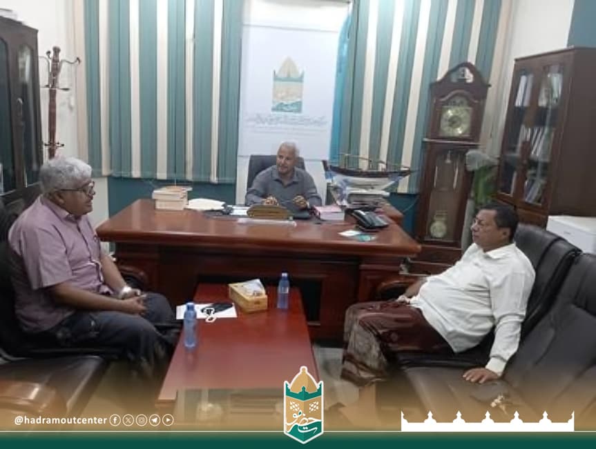الباحث مبارك بن حاجب يزور مركز حضرموت للدراسات