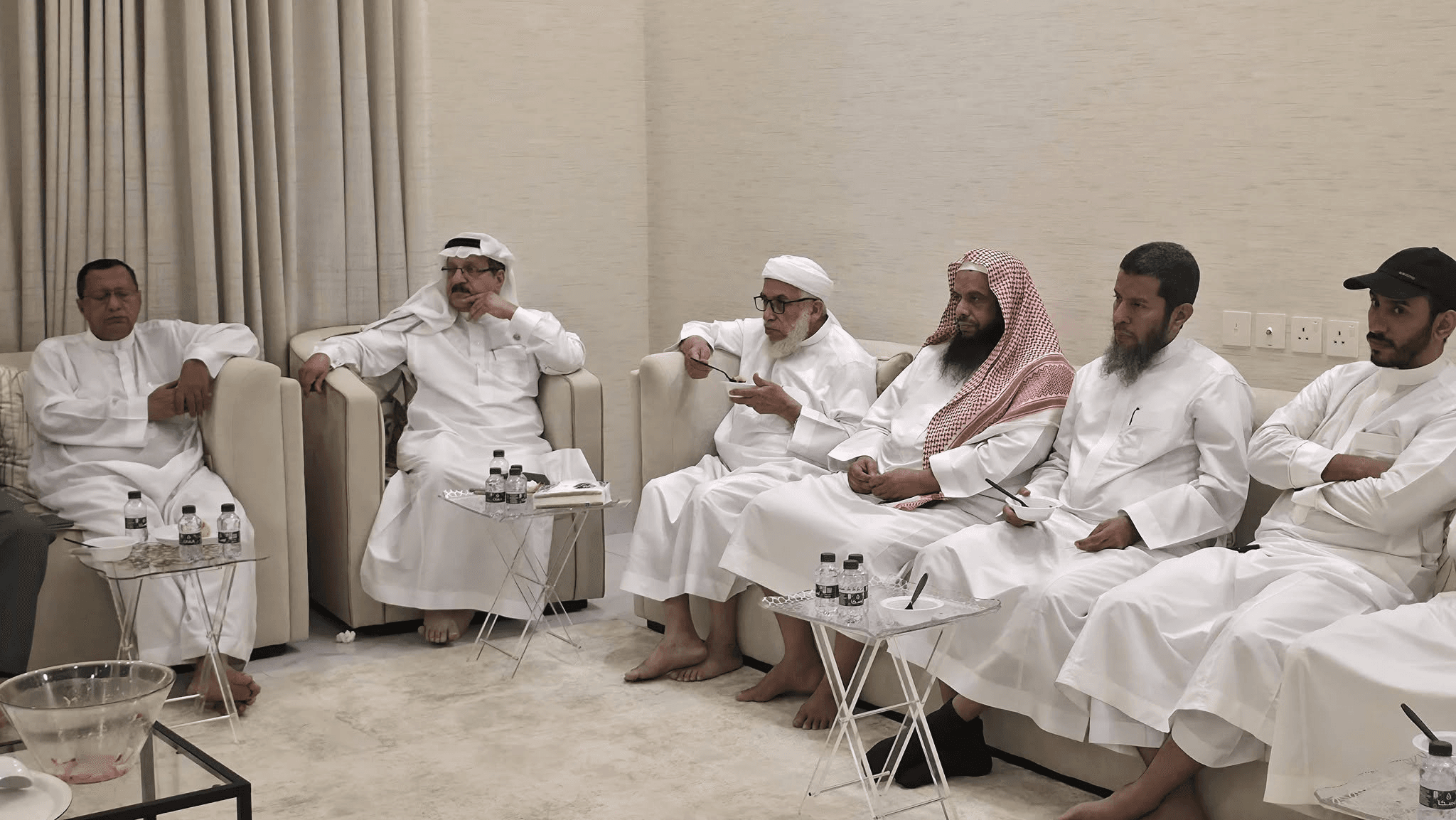 في ضيافة رئيس مجلس الإدارة وفد المركز يلتقي بشخصيات حضرمية بالرياض