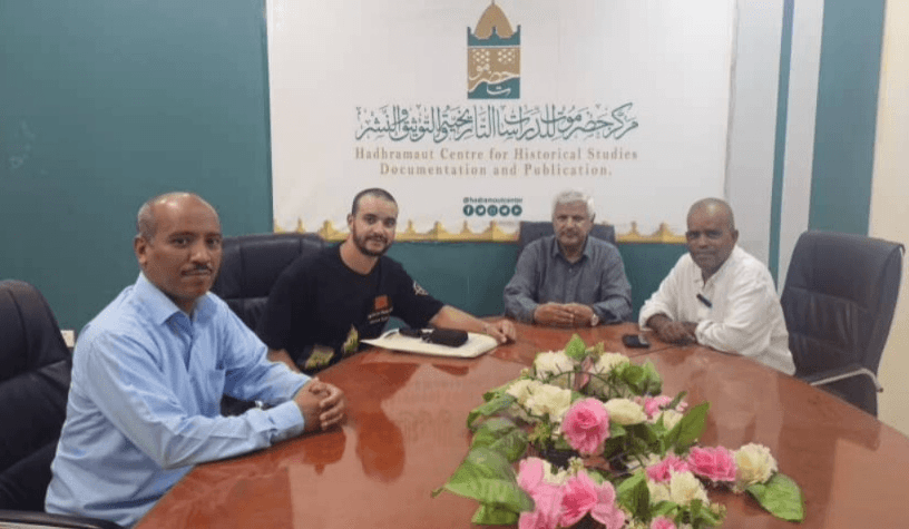 صانع المحتوى اليوتيوبر المغربي محسن فيلاح يزور مركز حضرموت