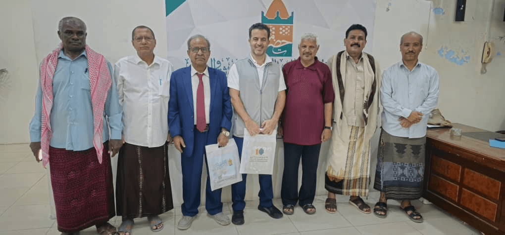 مدير مكتب برنامج الأغذية العالمي بالمكلا يُشيد بالدور العلمي والثقافي للمركز