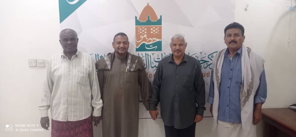 رئيس مركز وعي للدراسات يستعرض مع مركز حضرموت سبل تعزيز التعاون العلمي