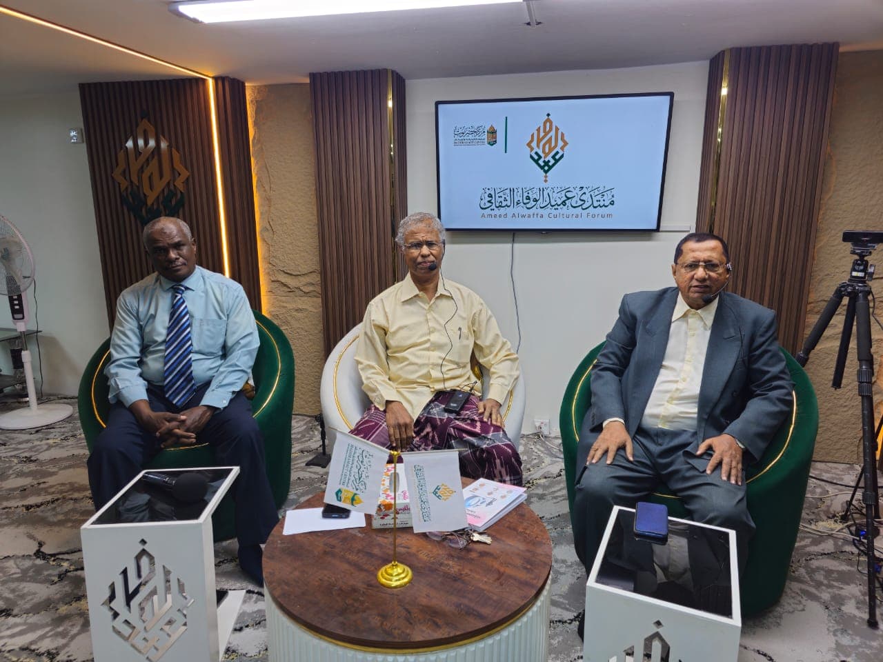 منتدى عميد الوفاء الثقافي يقيم فعالية توقيع كتاب (على عتبات الستينيات خواطر وذكريات)