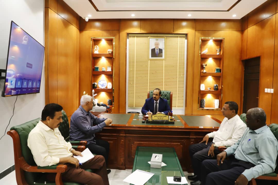 المحافظ بن ماضي يبحث التحضيرات لتدشين مشروع موسوعة حضرموت لتوثيق الأعلام والمعالم والبيانات